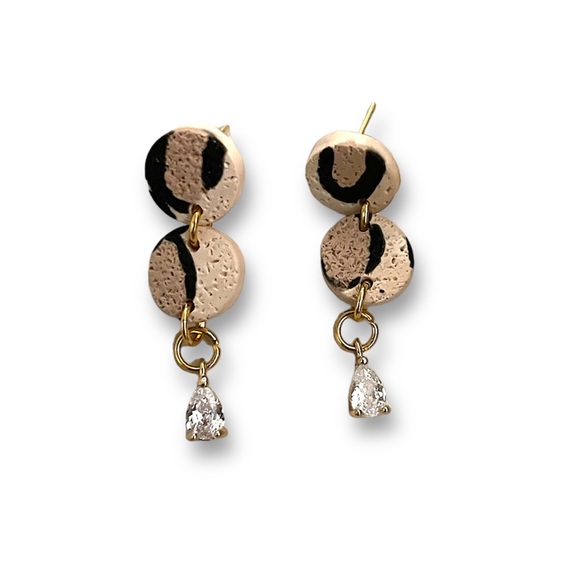 Dainty Leopard Print CZ Earrings - Picture 2 of 4